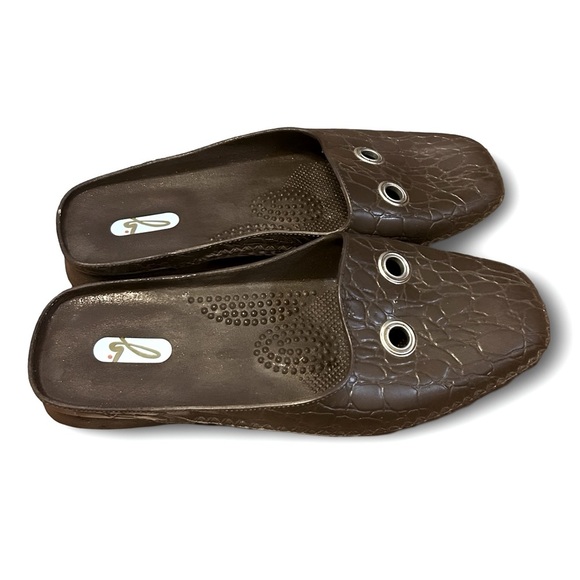 Oka-b. Women's Brown Crocodile Pattern Slip-On Mules Size M (6.5-7.5) - Picture 2 of 7